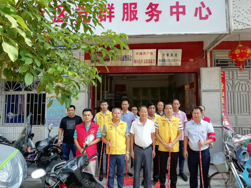 在职党员回社区效劳 无妨从小事做起